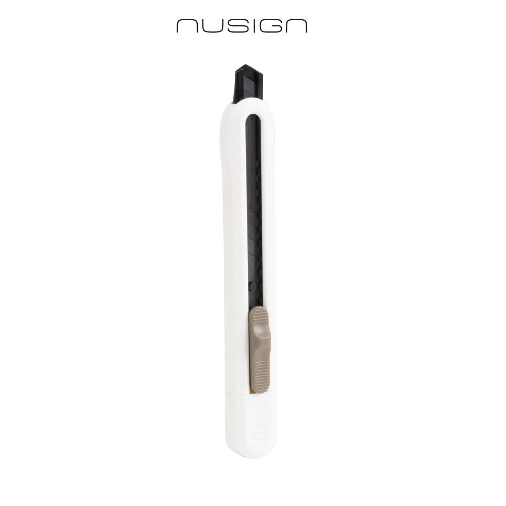 Макетен нож Nusign Classic ENS063, SK5, 196х56х24 мм, черно острие 9 мм, метален водач, бял Макетен нож Nusign Classic ENS063, SK5, 196х56х24 мм, черно острие 9 мм, метален водач, бял